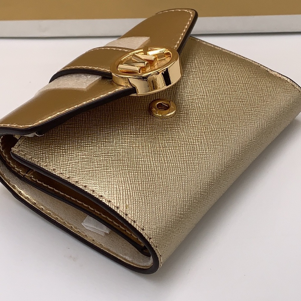 MICHAEL KORS
Carmen Medium Faux Leather Wallet
Pale Gold - Picture 6 of 13